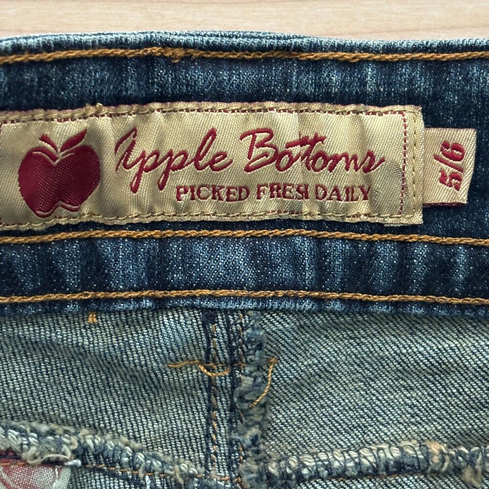 Apple Bottoms Women Jeans NWT Vintage Low Rise Flare Embellished Skulls 5/6 M137 - Picture 13 of 16